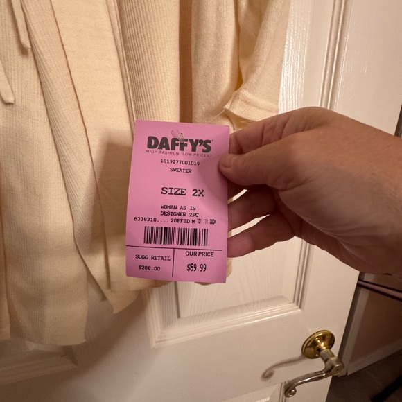 Cream Hooded Cardigan with Tie Front. Set of 2 items. 100% Wool. - Picture 11 of 12